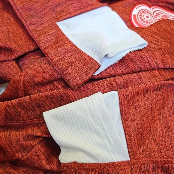 RED WINGS SWEATSHIRT - Picture 4 of 8